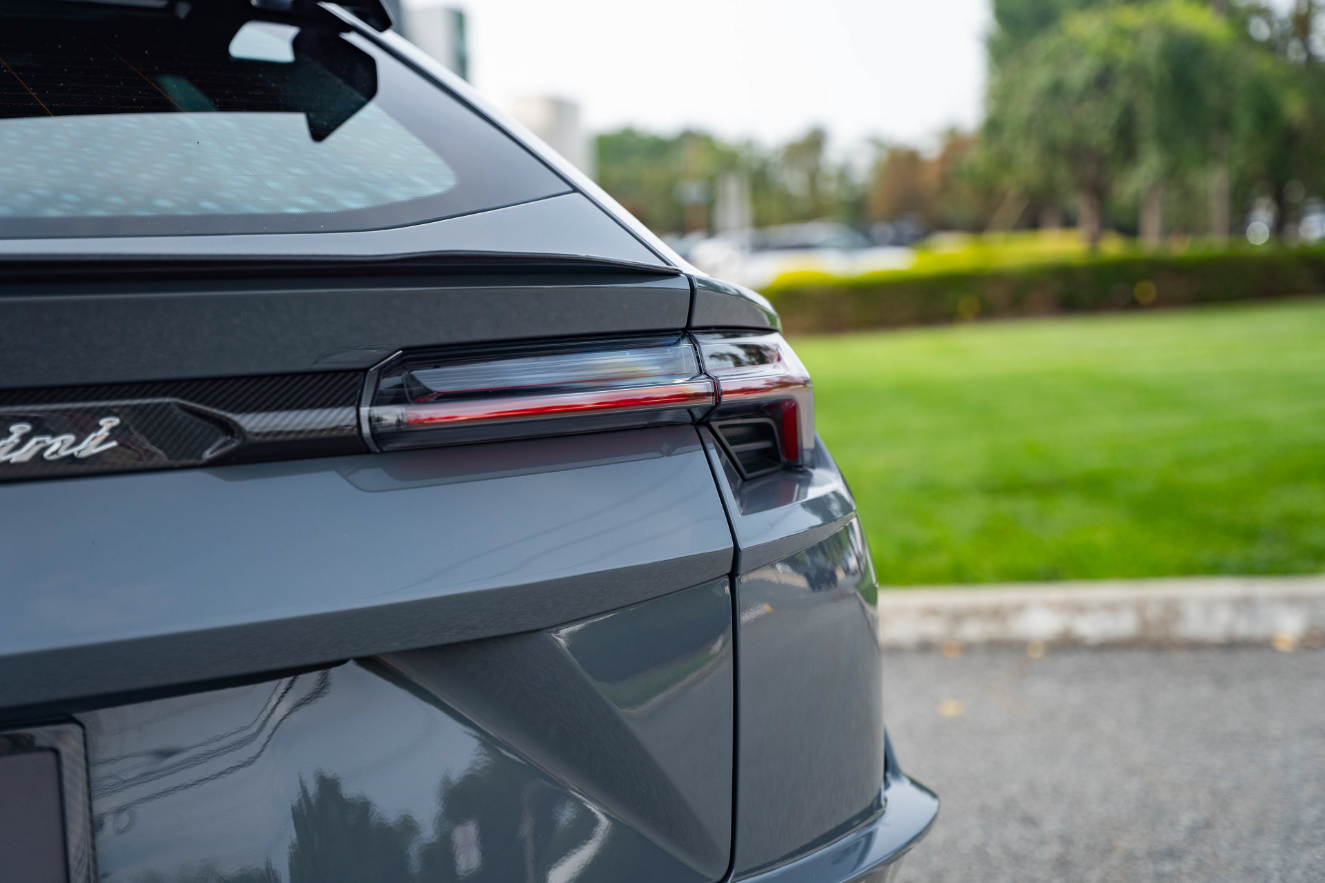 Used 2024 Lamborghini Urus Performante AWD/4WD image 19