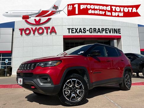 Used 2025 Jeep Compass Trailhawk image 1