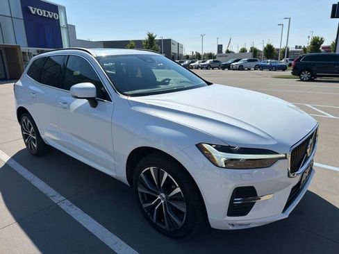 Used 2022 Volvo XC60 B5 Momentum w/ Climate Package AWD/4WD image 2