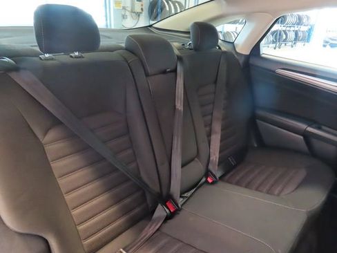Used 2018 Ford Fusion SE w/ Fusion SE Technology Package image 24