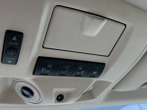 Used 2008 Chrysler Town & Country Limited w/ Trailer Tow Group image 28