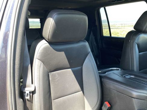 Used 2022 Chevrolet Suburban LT w/ LT Signature Package AWD/4WD image 17