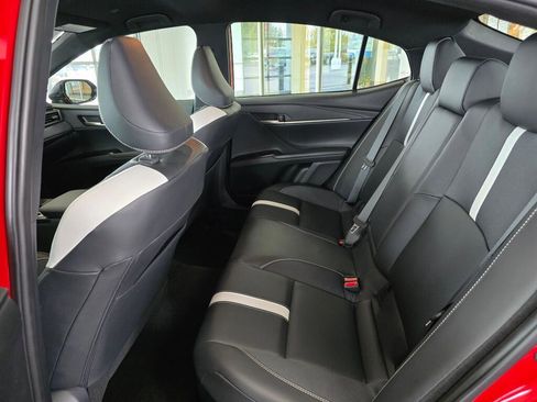 Used 2025 Toyota Camry SE image 39