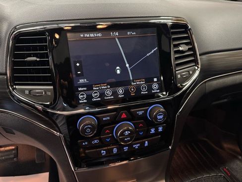 Used 2019 Jeep Grand Cherokee Limited AWD/4WD image 16