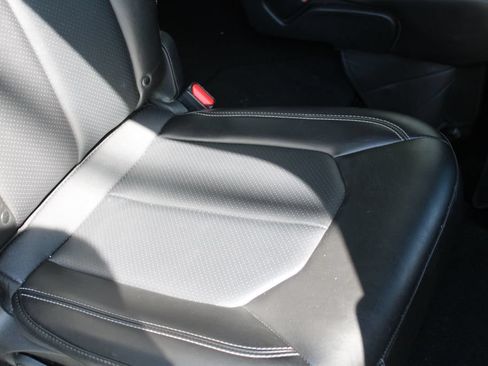 Used 2025 Chrysler Pacifica Select FWD image 25