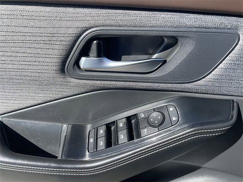 Used 2023 Nissan Rogue SV image 22