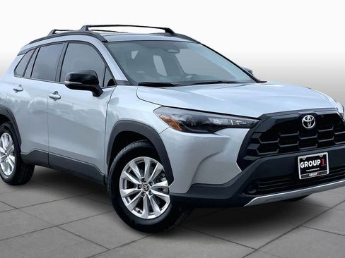 Used 2026 Toyota Corolla Cross LE image 3