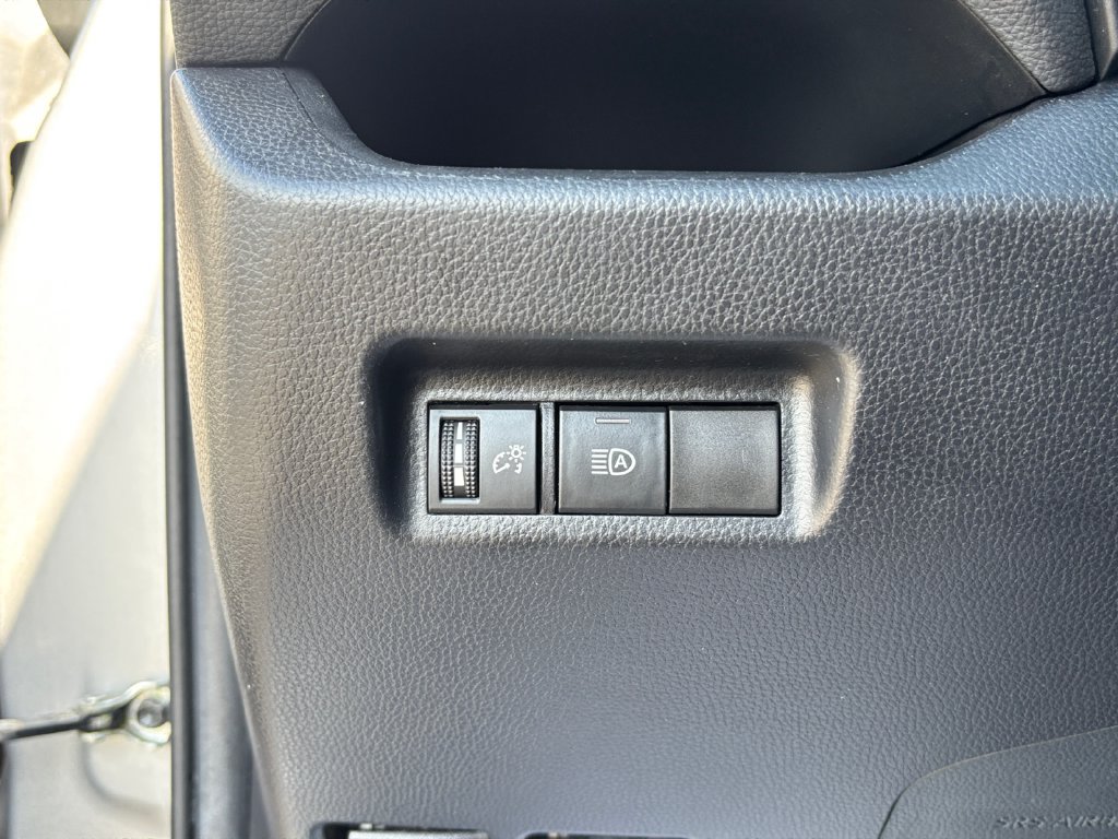 Used 2021 Toyota RAV4 LE FWD image 31