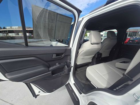 Certified 2025 Toyota 4Runner SR5 AWD/4WD image 15