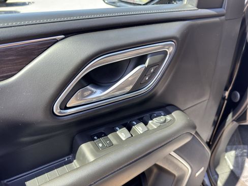 Used 2023 Chevrolet Suburban LT RWD image 18
