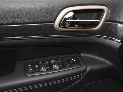Used 2016 Jeep Grand Cherokee Limited AWD/4WD image 19