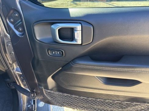 Used 2020 Jeep Wrangler Unlimited Sahara image 34