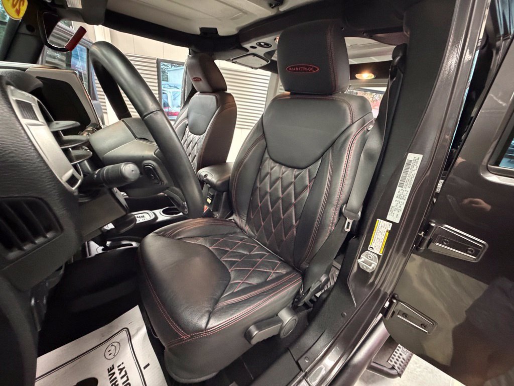 Used 2016 Jeep Wrangler Unlimited Rubicon w/ Connectivity Group AWD/4WD image 8