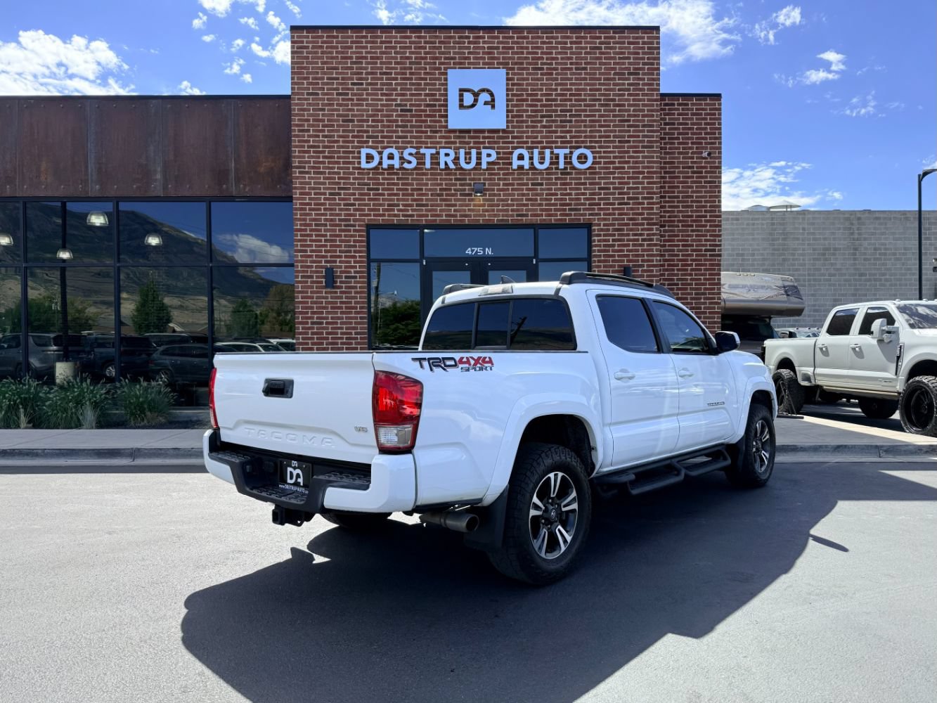 Used 2016 Toyota Tacoma TRD Sport w/ Towing Package AWD/4WD image 8