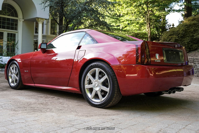 Used 2004 Cadillac XLR RWD image 16