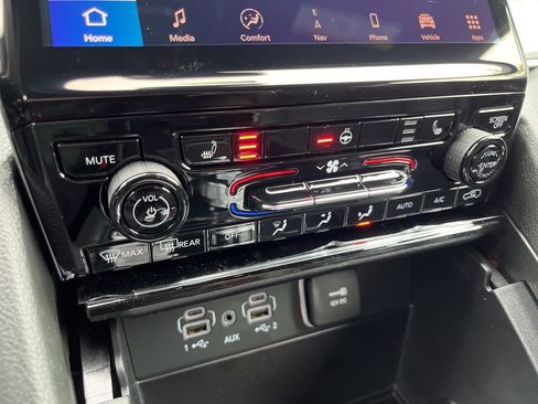 New 2025 Jeep Grand Cherokee L Limited w/ Black Appearance Package image 6