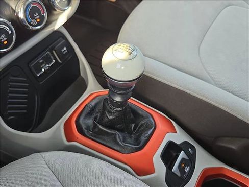 Used 2016 Jeep Renegade Latitude image 12