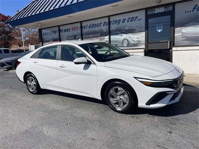 Used 2024 Hyundai Elantra SE