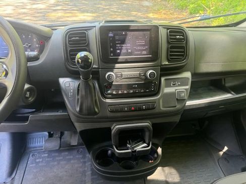 Used 2025 RAM ProMaster 2500 w/ Convenience Group FWD image 13