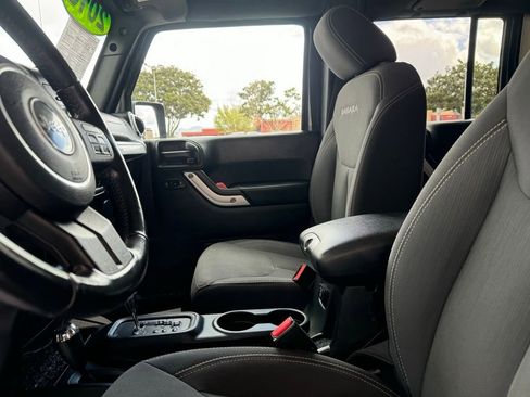 Used 2018 Jeep Wrangler Unlimited Sahara w/ Connectivity Group image 14