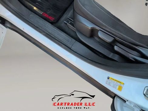 Used 2019 GMC Acadia SLE FWD image 22