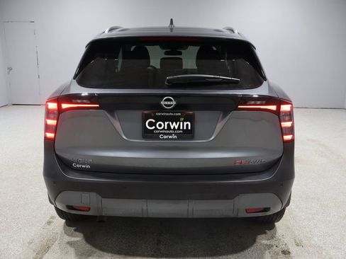 Used 2025 Nissan Kicks SR image 3