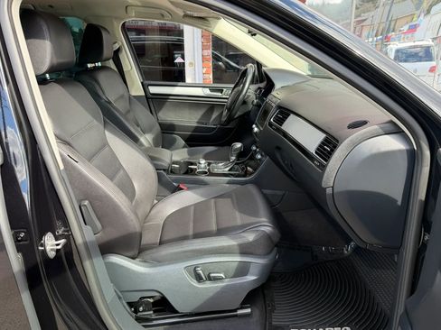 Used 2015 Volkswagen Touareg Sport AWD/4WD image 12