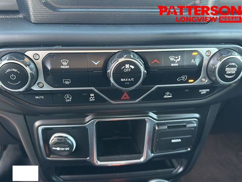 Used 2023 Jeep Gladiator Sport AWD/4WD image 17