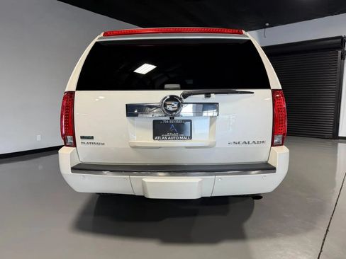 Used 2011 Cadillac Escalade ESV Platinum AWD/4WD image 5