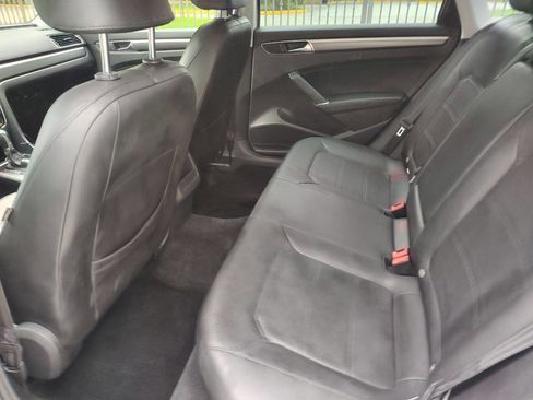 Used 2017 Volkswagen Passat 1.8T R-Line image 14