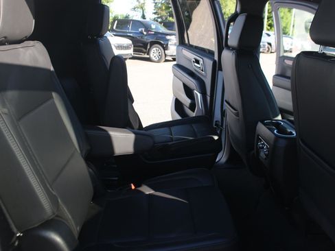 Used 2025 GMC Yukon XL Denali AWD/4WD image 36