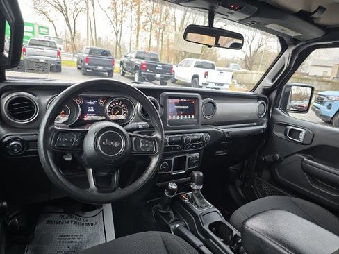 Used 2023 Jeep Gladiator Sport image 16