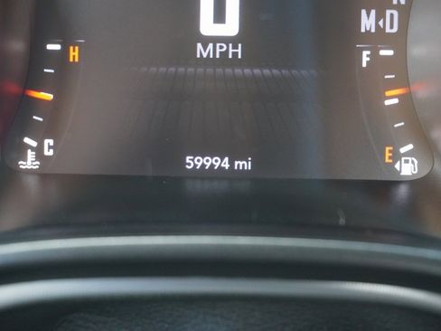 Used 2022 Dodge Challenger SXT image 11