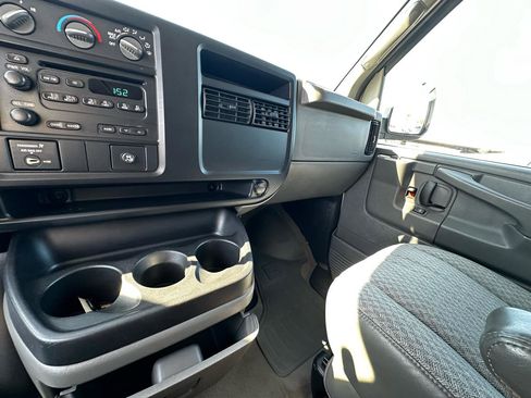 Used 2006 Chevrolet Express 3500 Passenger w/ LT Preferred Equipment Group RWD image 28