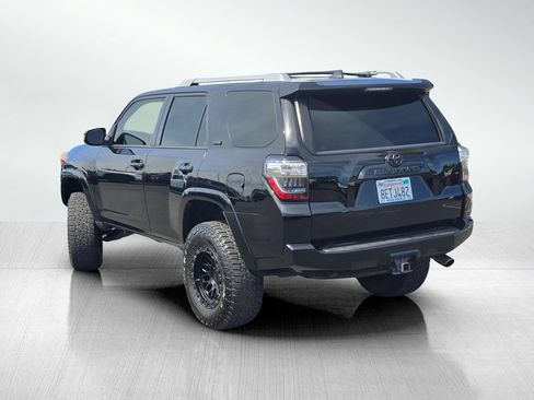 Used 2018 Toyota 4Runner SR5 AWD/4WD image 8