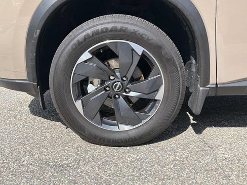 Certified 2024 Nissan Rogue SV AWD/4WD image 9