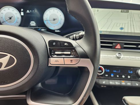 Used 2024 Hyundai Elantra Limited image 31