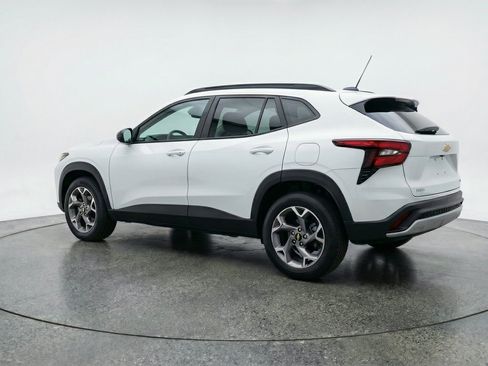 Used 2025 Chevrolet Trax LT FWD image 6