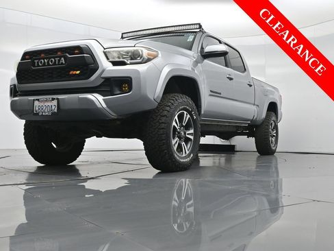 Used 2016 Toyota Tacoma TRD Sport image 39