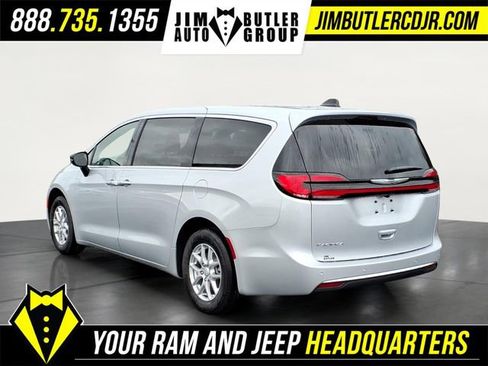 New 2026 Chrysler Pacifica Select image 4