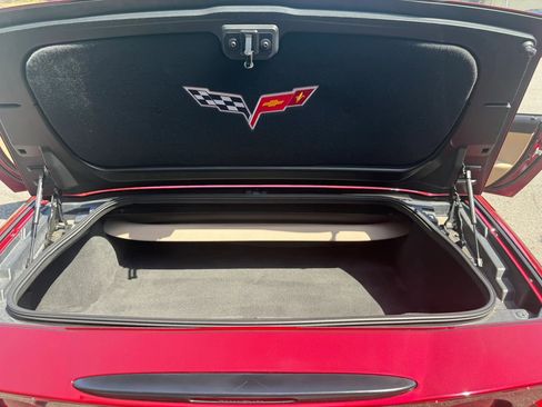 Used 2006 Chevrolet Corvette Convertible w/ Preferred Equipment Group RWD image 19
