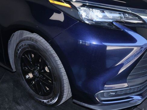 Used 2024 Toyota Sienna LE AWD/4WD image 13