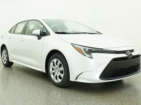Used 2026 Toyota Corolla LE FWD image 32