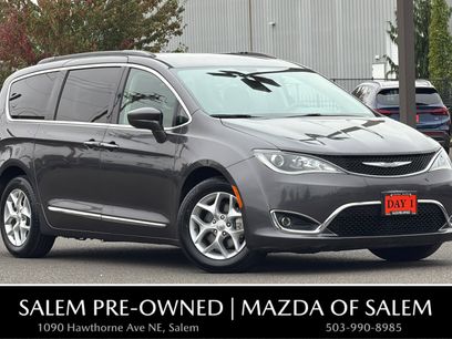 Used 2017 Chrysler Pacifica Touring-L w/ Tire & Wheel Group