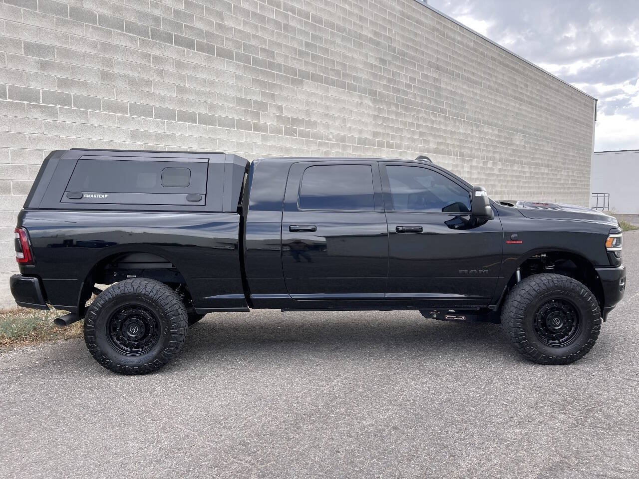 Used 2024 RAM 3500 Laramie w/ Night Edition AWD/4WD image 3
