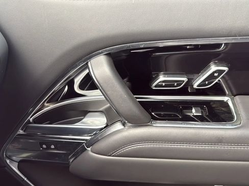 Used 2024 Land Rover Range Rover SE image 53