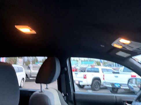 Used 2022 Toyota Tacoma TRD Off-Road w/ Technology Package image 30