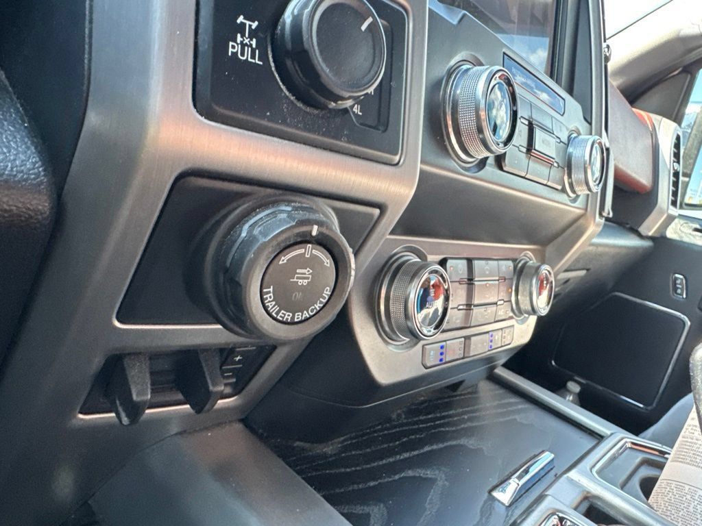 Used 2019 Ford F150 Platinum w/ Equipment Group 701A Luxury AWD/4WD image 32