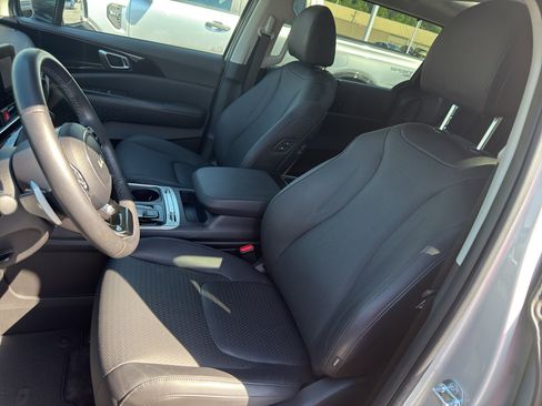 Used 2025 Kia Carnival SX Prestige FWD image 33