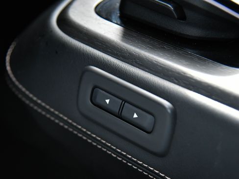 Used 2023 Nissan Ariya AWD image 31